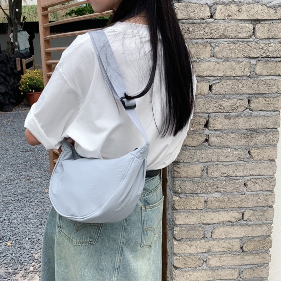 New textured cotton-filled Japanese and Korean style dumpling underarm bag fashion casual lightweight simple soft ins trendy crossbody bag