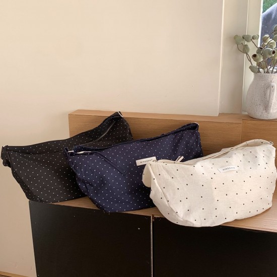 Korean style trendy polka dot large capacity dumpling bag, simple and versatile commuting, lightweight and portable, fresh shoulder bag for women