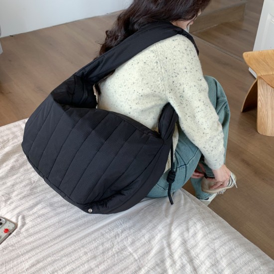 2024 Autumn/Winter New Cloud Bag, Large Capacity, Pleated, Personalized, Fashionable, Versatile, Solid Color, Korean Style Shoulder Bag