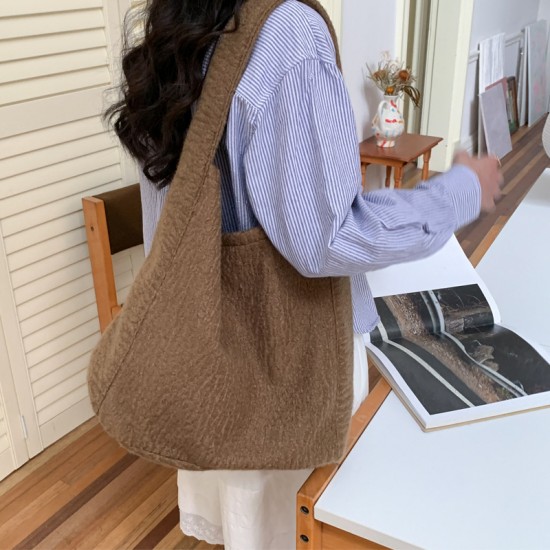 Korean ins blogger same style winter new woolen material large capacity lazy style fashionable versatile underarm bag