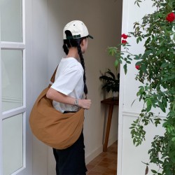 2025 spring and summer casual college literary dumpling bag ins internet celebrity trendy fashion large capacity women's crossbody bag