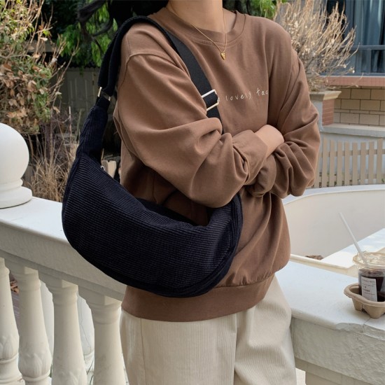 Retro Japanese and Korean style corduroy new bag, fashionable, casual, simple and versatile crescent crossbody bag