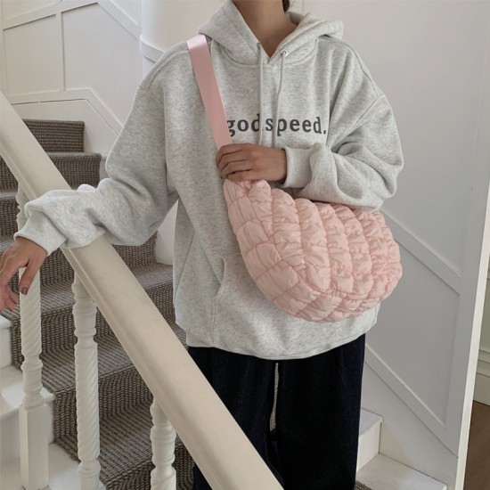 Autumn/Winter Lightweight Large Capacity Bubble Bag for Women 2025 New Internet Celebrity High-End Diamond Pattern Crossbody Bag