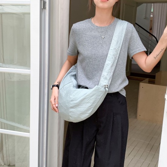 Korean style everyday commuting cloud drawstring dumpling bag, literary and casual design, single shoulder, solid color, versatile crescent moon women's bag