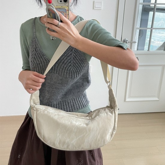 Large Capacity Dumpling Bag 2025 New Simple Lightweight Crossbody Soft PU Crescent Moon Fashionable Commuting Bag