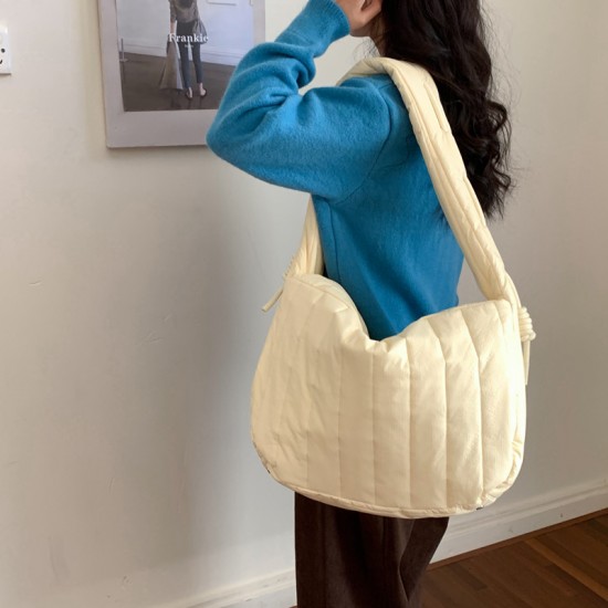 2024 Autumn/Winter New Cloud Bag, Large Capacity, Pleated, Personalized, Fashionable, Versatile, Solid Color, Korean Style Shoulder Bag