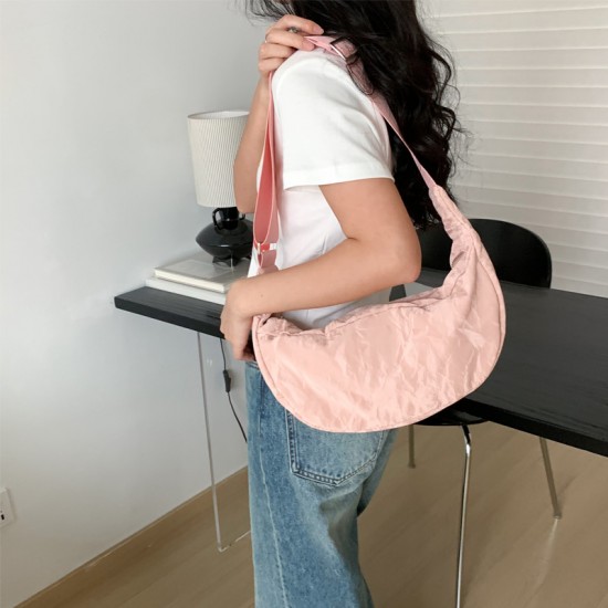 Large Capacity Dumpling Bag 2025 New Simple Lightweight Crossbody Soft PU Crescent Moon Fashionable Commuting Bag