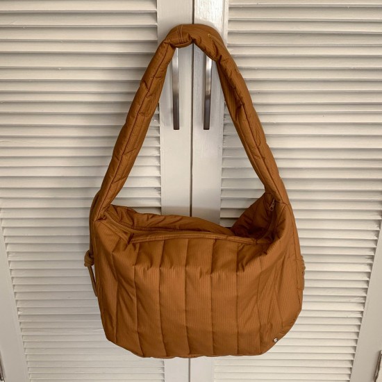 2024 Autumn/Winter New Cloud Bag, Large Capacity, Pleated, Personalized, Fashionable, Versatile, Solid Color, Korean Style Shoulder Bag