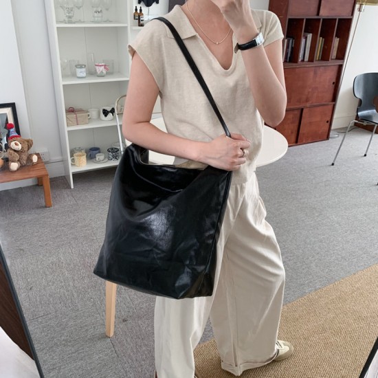 2025 new high-end glossy crossbody bag women's tote bag large capacity commuting fashion versatile single shoulder bag